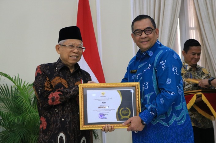 Diserahkan Wapres, Pemprov Riau Terima Anugerah Keterbukaan Informasi 2019