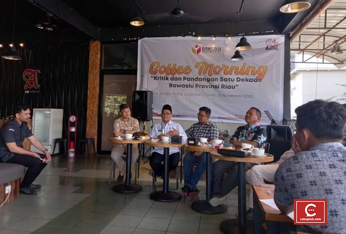 Tokoh Penyelenggara Pemilu Bahas Satu Dekade Bawaslu Riau