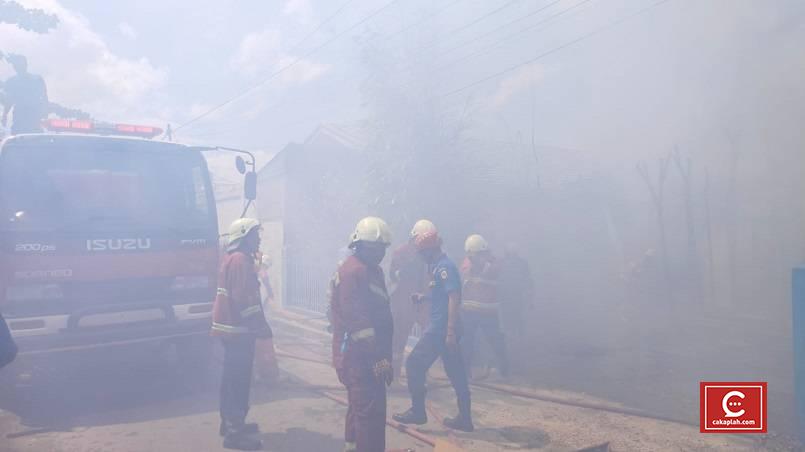 Kabar Duka, Petugas Damkar Pekanbaru Tewas Saat Padamkan Kobaran Api di Gudang Tiner