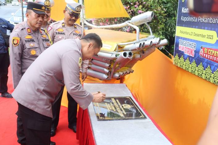 Kapolresta Pekanbaru Resmikan Monumen Knalpot Lancang Kuning