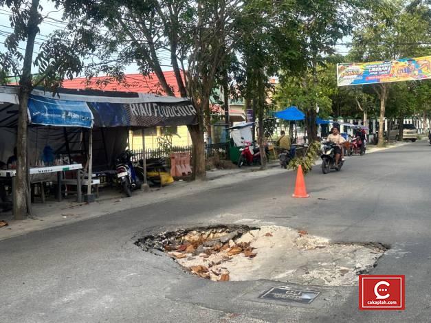 Semakin Parah, Jalan Balam Ujung yang Amblas Tak Kunjung Diperbaiki Kontraktor IPAL