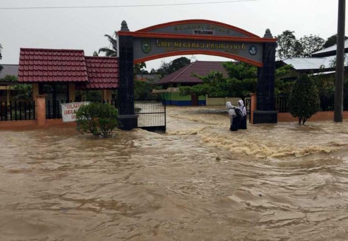 Hujan Lebat, Sejumlah Sekolah Terendam Banjir