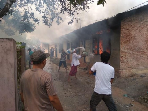 Tiga Petak Rumah di Bukit Batrem, Dumai Terbakar