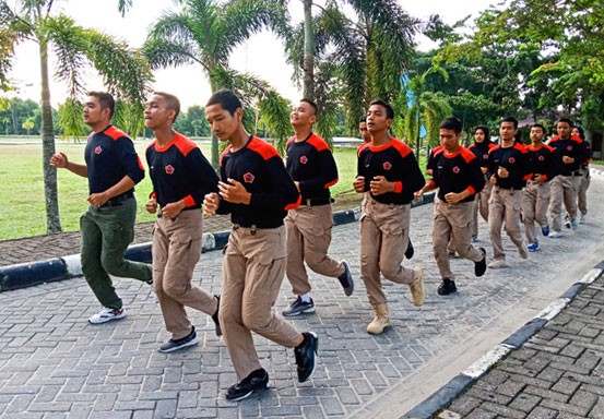 PASMERTI SMK Dirgantara Riau Ikuti Latihan Fisik dan Mental