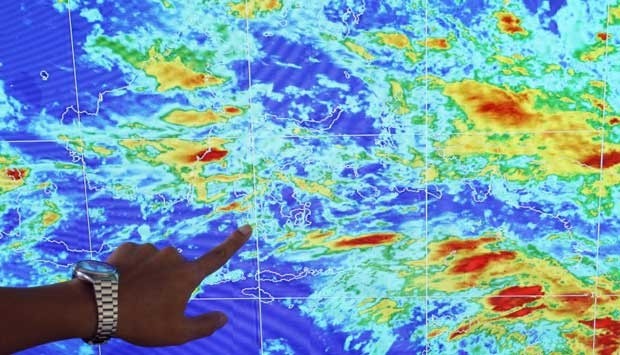 Tak Merata, Hujan Lebat Disertai Petir akan Guyur Riau