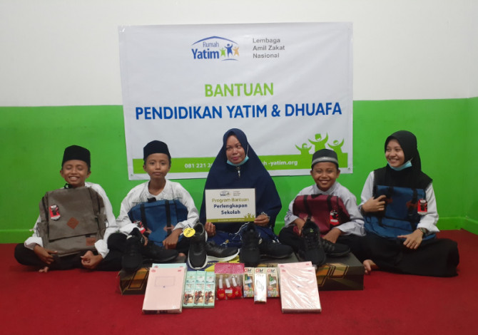 Rumah Yatim Riau Salurkan Bantuan Pendidikan untuk Empat Yatim Bersaudara