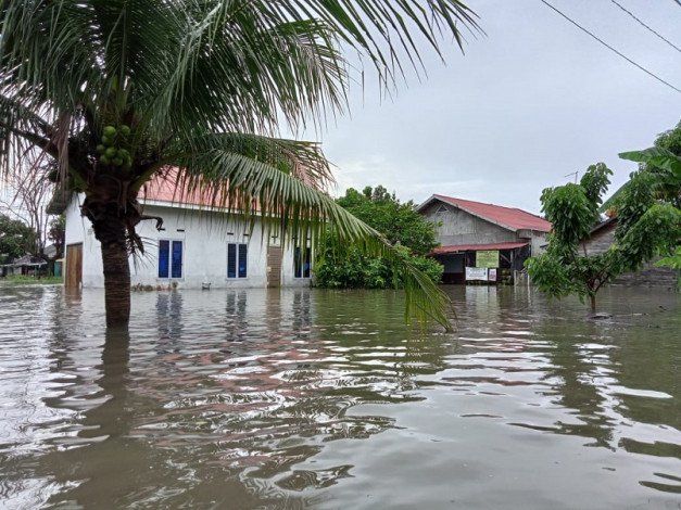 Perumahan di Sekitar Sungai Sibam Kebanjiran Akibat Dua Tanggul Jebol