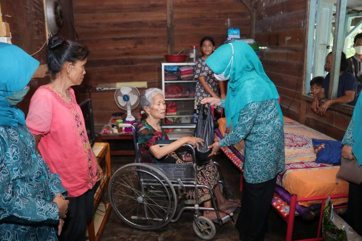 Cara Istri Bupati Siak Peringati Hari Kartini, Bantu Kesulitan Warga di Tengah Covid-19