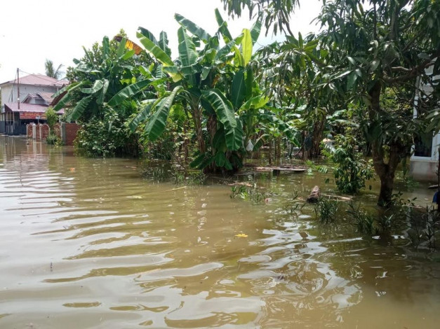 Rumahnya Kebanjiran, Warga Mengungsi ke Mushola