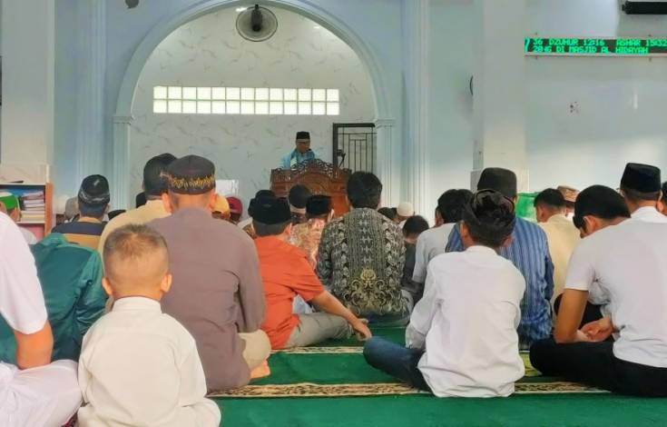 Walau Berkurang, Ratusan Jemaah Khusyuk Salat Id di Masjid Alhidayah Cipta Karya Ujung
