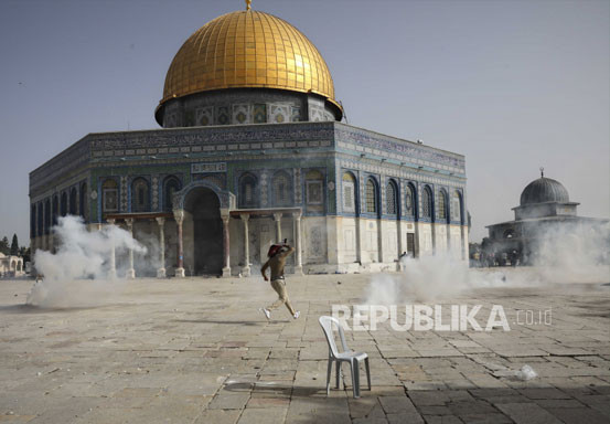Belum Sehari Gencatan, Polisi Israel Kembali Serbu Al-Aqsa