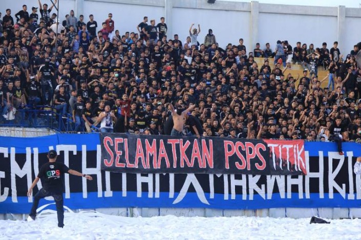 Supporter Tuding Gubernur Tak Serius Bantu PSPS Riau