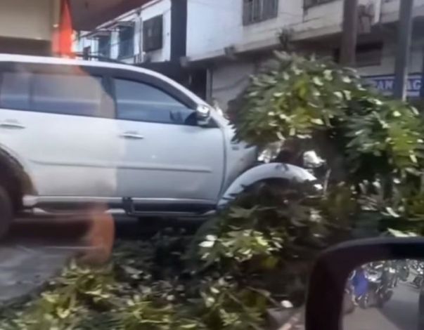Tabrakan Beruntun 4 Mobil di Pekanbaru, Gerobak Dagangan Ikut Jadi Korban