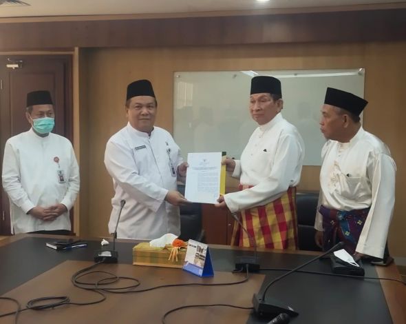 Pemprov Riau Serahkan Balai Adat ke Pengurus LAMR Versi Mubeslub