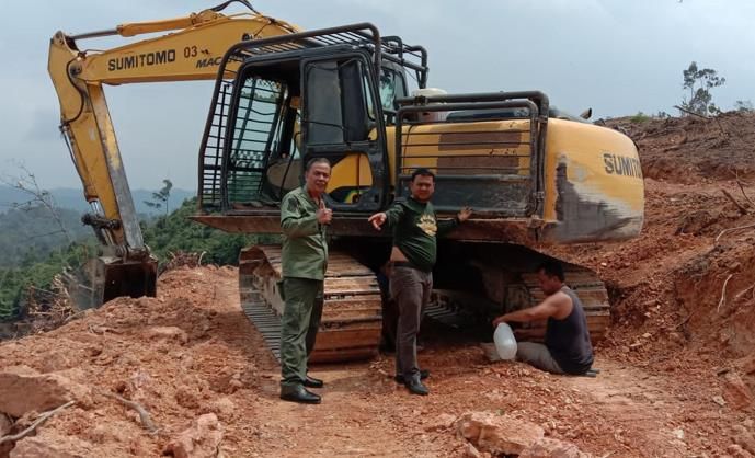 DLHK Riau Tangkap 2 Alat Berat Perambah Hutan Lindung Kuansing