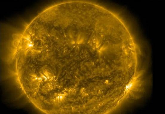 Fenomena Penampakan Ular Besar Seolah Merayap di Permukaan Matahari