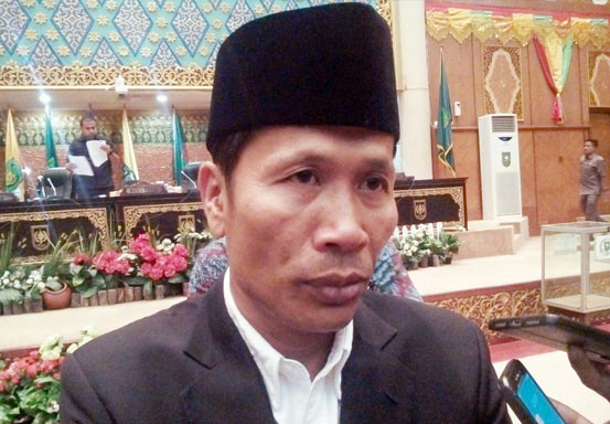 Eet Bocorkan Calon Pengganti Ketua DPRD Riau: Inisial Y dan S, Satu Lagi Masih Lobi-lobi