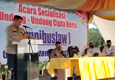 Kapolda Riau Sosialisasi Undang Undang Cipta Kerja ke Buruh Bengkalis