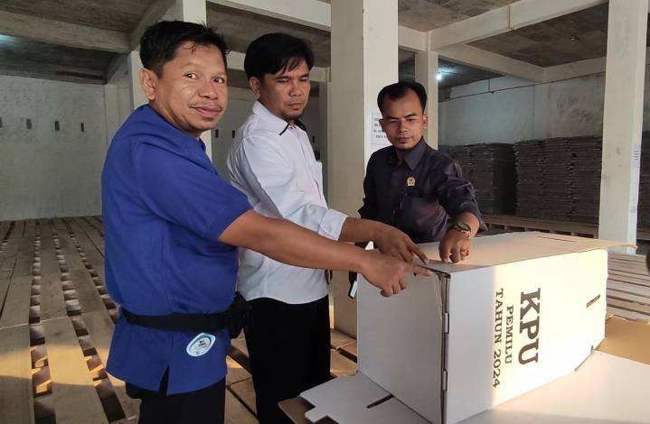 Ratusan Kotak Suara Pemilu 2024 di Rohul Ditemukan Rusak