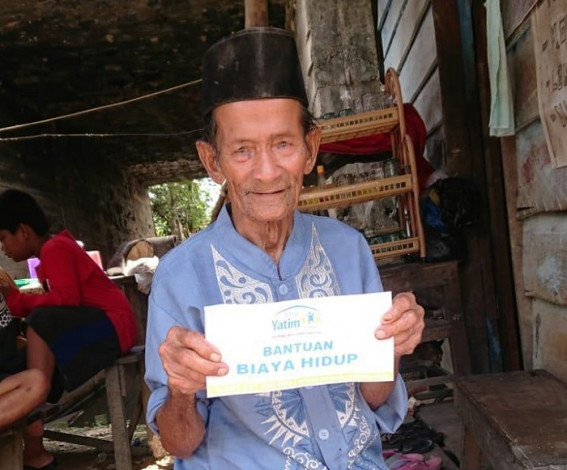 11 Lansia Dhuafa di Riau Terima Bantuan Biaya Hidup