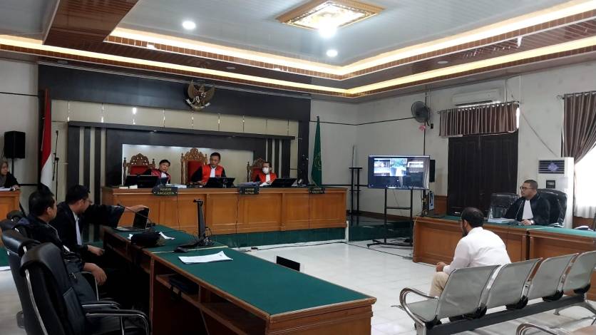 Terima Suap dari Bupati Meranti, Auditor BPK Riau Dituntut 4 Tahun 3 Bulan Penjara