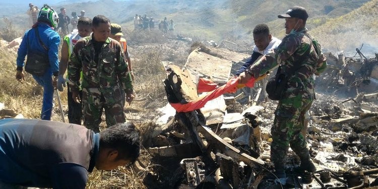 Pesawat Hercules Tabrak Gunung Tugima Ditemukan Hancur,  13 Prajurit TNI AU Gugur