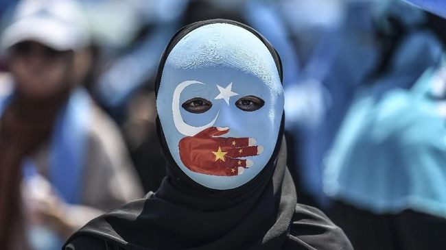 Aksi Bela Uighur di Hong Kong Berakhir Ricuh
