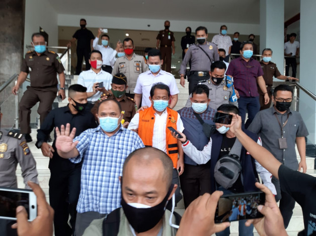 Ditetapkan Jadi Tersangka, Sekdaprov Riau Yan Prana Jaya Langsung Ditahan