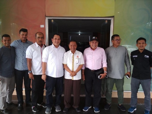 KONI Riau Dukung Atlet SIWO PWI Riau Bertanding di Pra Porwanas di Surabaya