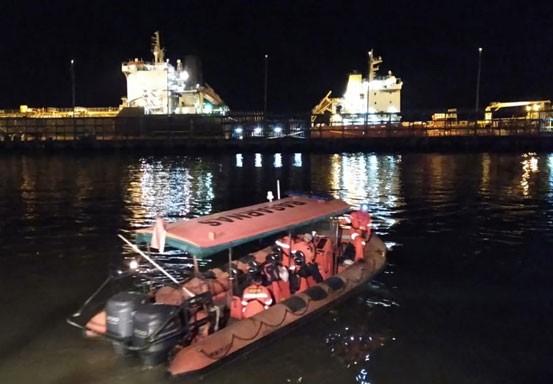 Pompong Pembawa TKI Tenggelam di Perairan Tanjung Medang, 10 Orang Hilang