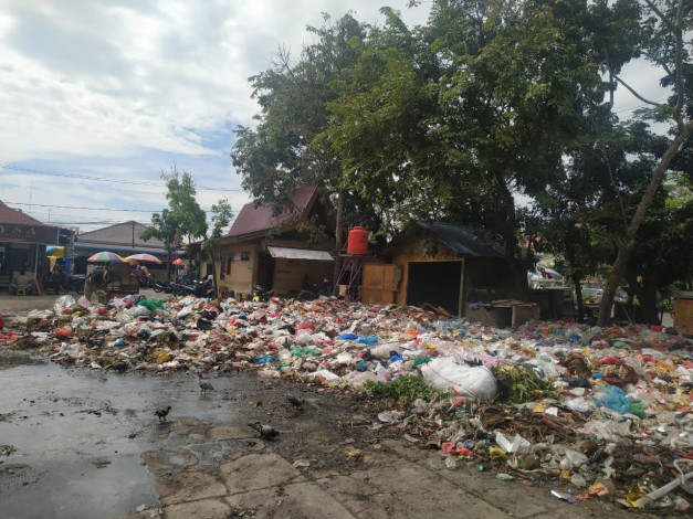 Sampah Semakin Busuk, Pedagang Pasar Pekanbaru Merasa Seperti Ditampar Kanan Kiri