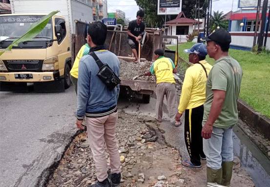 PUPR Pekanbaru Perbaiki 25 Titik Jalan Rusak dengan Tambal Sulam