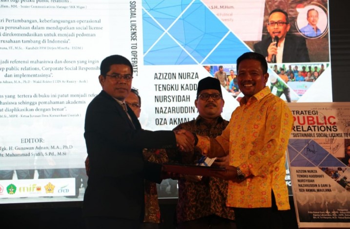 UNSYIAH Terbitkan Buku Strategi Public Relations Karya Azizon Nurza Dkk