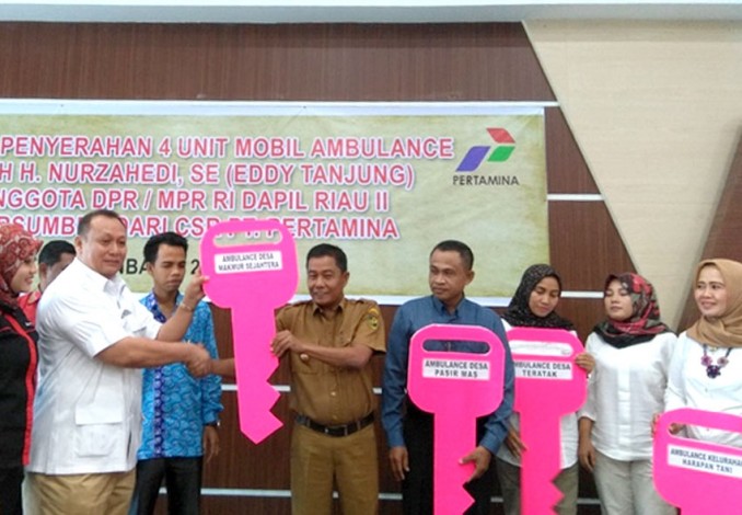 Anggota DPR RI Eddy Tanjung Serahkan 4 Unit Ambulance ‎Desa di Riau