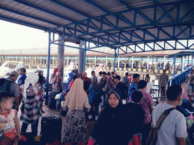 H-2 Idul Fitri, Pemudik Padati Pelabuhan Tanjung Buton Siak