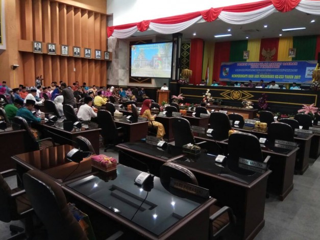 Anggota Dewan Ramai-Ramai Bolosdi Paripurna HUT Pekanbaru ke-233