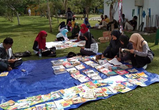 Ransang Minat Baca Masyarakat Pekanbaru, Gabungan Komunitas Ini Buka Lapak Baca di CFD