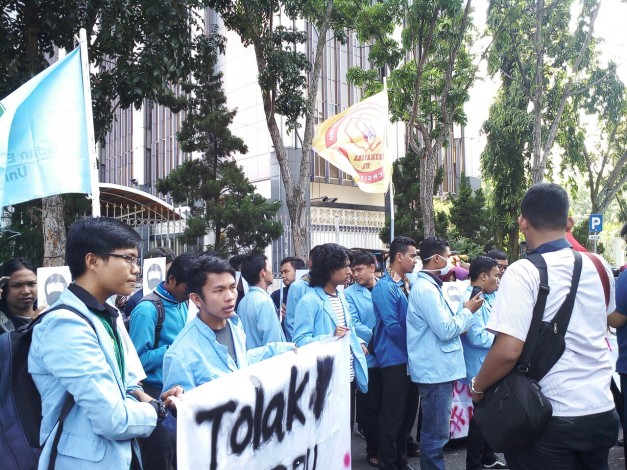 Bawa Spanduk Jokowi dengan Mata Tertutup, Mahasiswa Riau Sebut Pemerintah Anti Kritik