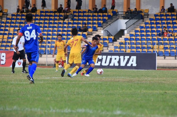 Babak Pertama Usai, PSPS vs Sriwijaya FC Tanpa Gol