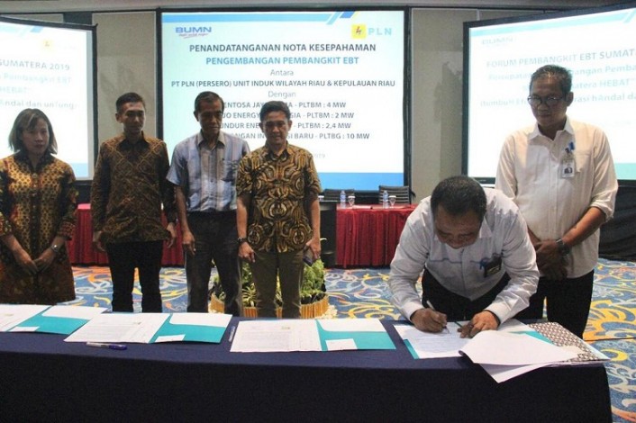 PLN Riau Teken MoU Pembangkit Listrik Berbasis Energi Baru Terbarukan