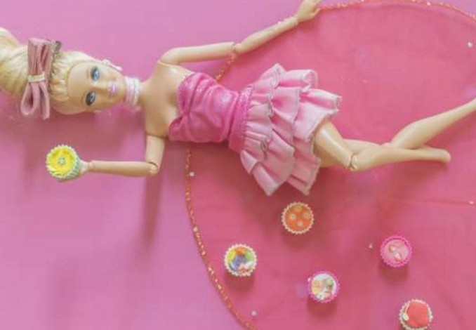 Teroris Ini Sembunyikan Bom Pesawat di Boneka Barbie