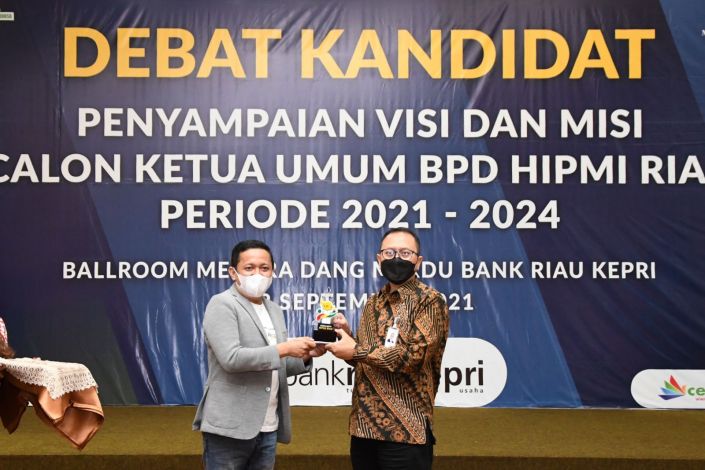 Jadi Panelis di Debat Kandidat, Dirut Bank Riau Kepri Puas dengan Jawaban Caketum Hipmi Riau