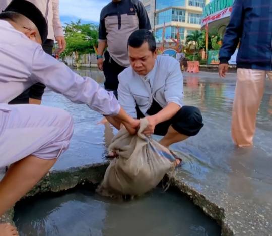 Jalan Ahmad Dahlan Banjir Parah, PUPR Pekanbaru Beberkan Penyebabnya