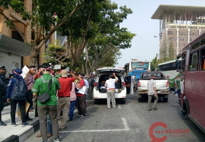 Demo Buruh RAPP, Puluhan Bus Mulai Berdatangan