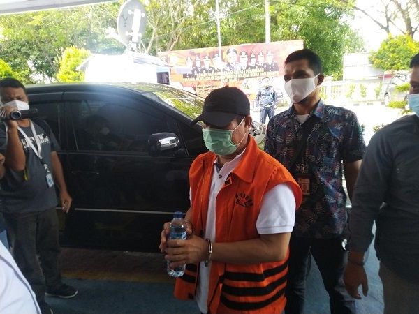 Divonis MA 4 Tahun Penjara, KPK Eksekusi Amril Mukminin ke Rutan Pekanbaru