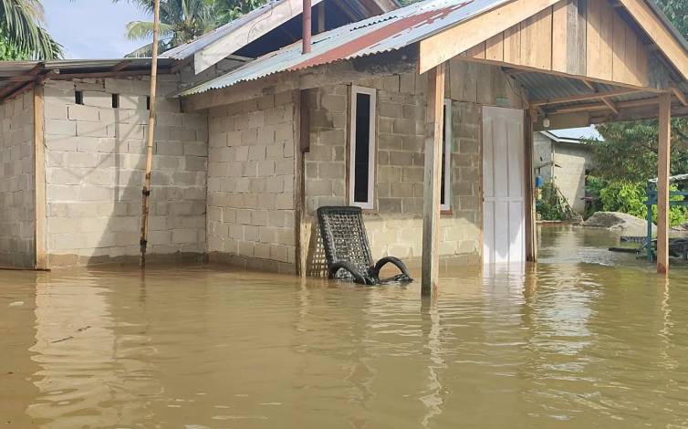 Banjir Melanda Wilayah Rambah Rohul, Warga Tak Mau Dievakuasi dan Pilih Bertahan di Rumah