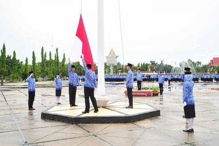 HUT Korpri Riau Diwarnai Tali Bendera Putus