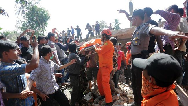 Update Gempa Aceh: 102 Orang Meninggal Dunia