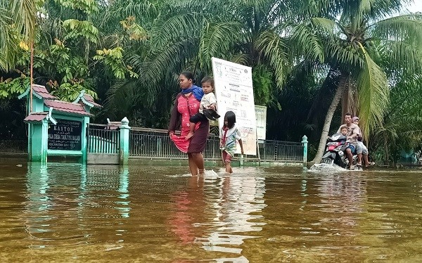 Baru Kampar Gunakan Beras Pemerintah 100 Ton untuk Korban Banjir