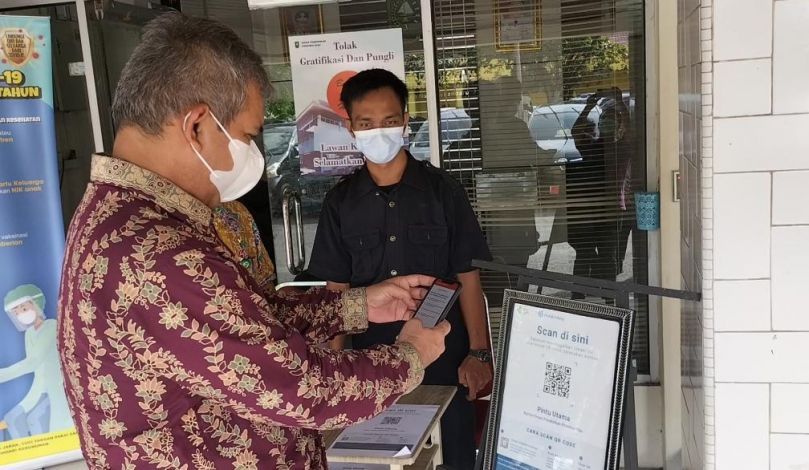 Masuk Kantor Disdik Riau Wajib Scan Barcode PeduliLindungi